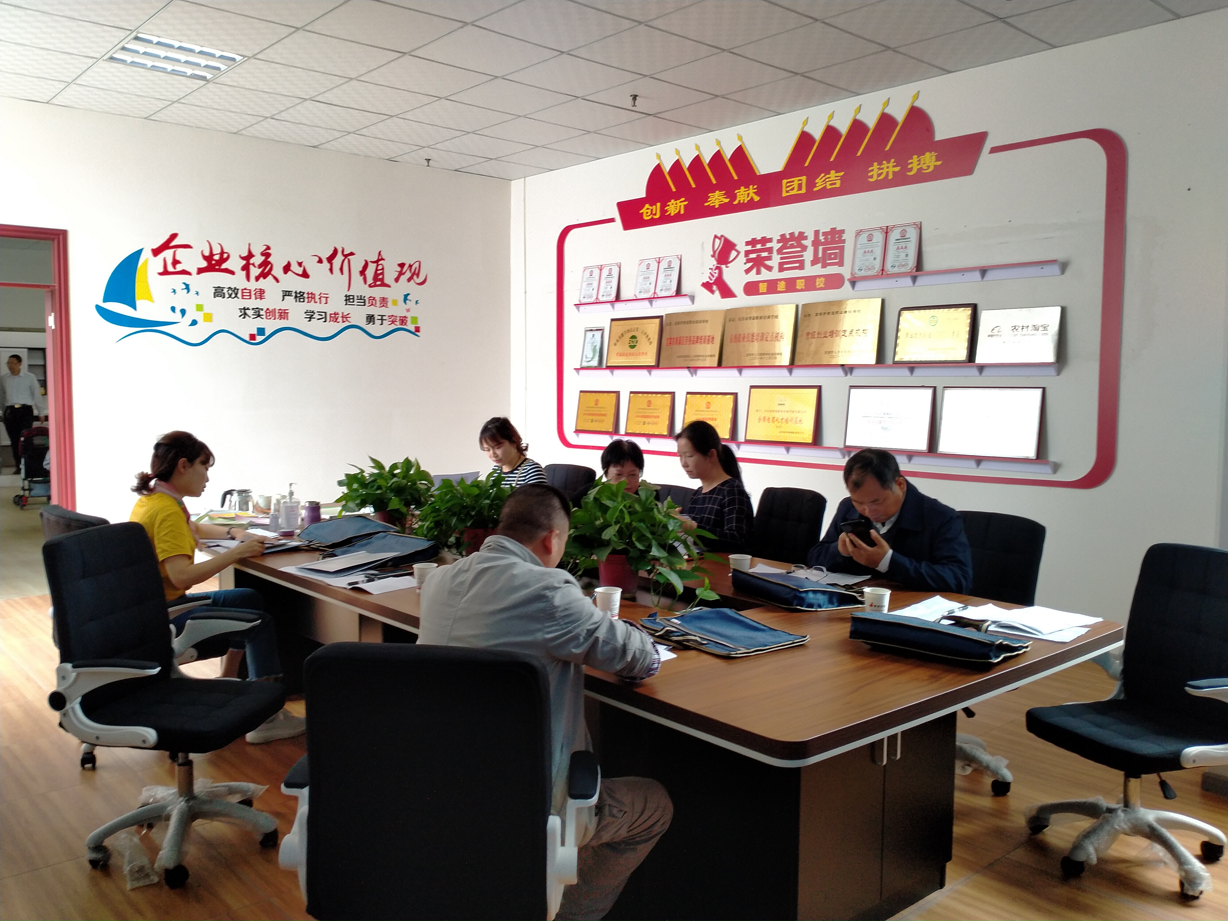  宜宾市人力资源和社会保障局开展宜宾市民办职业培训学校2021年度考核评估我校顺利通过验收
